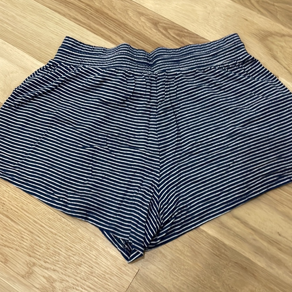 Stripped shorts - Picture 2 of 2